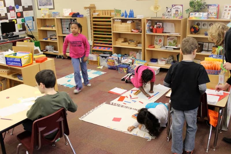 children playing in a montessori classroom